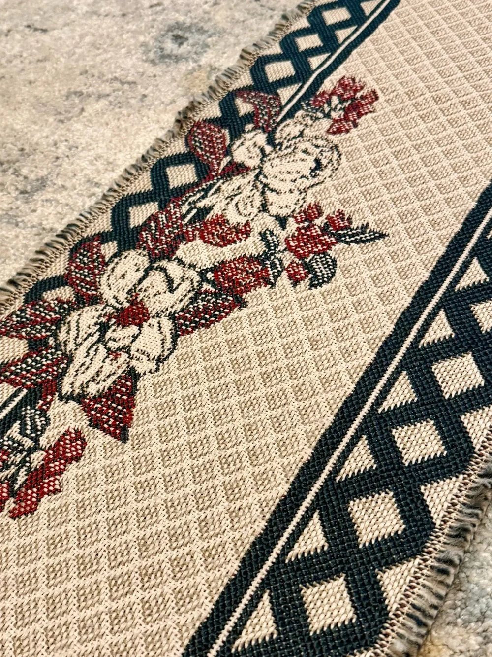 American Weaver's 90s Jacquard Table Runner Magnolia 1995